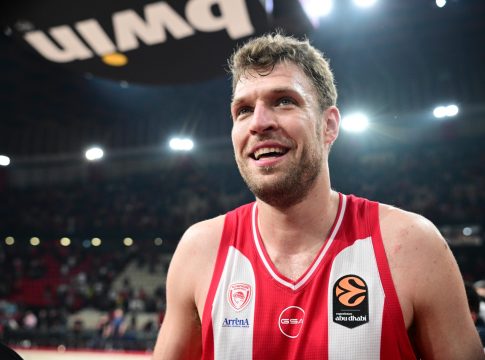 Ο Υπουργός Αθλητισμού της Βουλγαρίας θα τιμήσει τον Βεζένκοφ πριν το ματς με τη Χάποελ