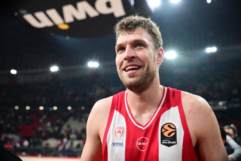 Ο Υπουργός Αθλητισμού της Βουλγαρίας θα τιμήσει τον Βεζένκοφ πριν το ματς με τη Χάποελ