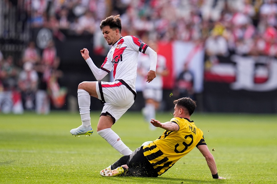 Ράγιο Βαγιεκάνο – ΑΕΚ: Στις καθυστερήσεις του ημιχρόνου οι Ισπανοί κάνουν το 2-0 (vid)