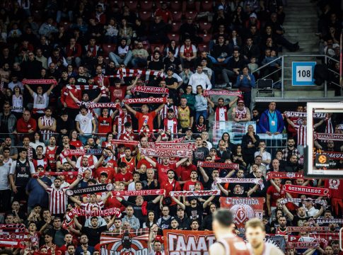 Ολυμπιακός: Ο κόσμος που έκανε τη Σόφια «ερυθρόλευκη», η υποδοχή του Βεζένκοφ και η επιστροφή του Φαλ (vid)