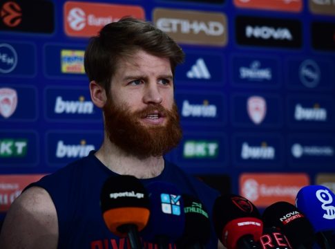 Γουόκαπ: «Ανόητο το θέμα του διαβατηρίου – Περήφανος που είμαι Έλληνας πολίτης»