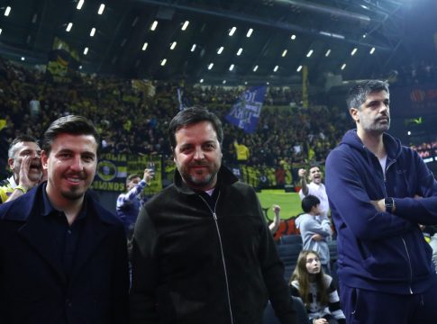 Ντούσαν Σάκοτα: «Ήταν από τις μεγαλύτερες νίκες της ΑΕΚ – Συγγνώμη στον κ. Ριμπάλτα γιατί σηκωνόμουν συνέχεια και δεν έβλεπε»