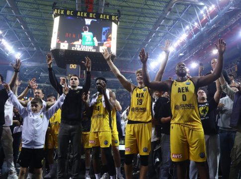 Οι έξαλλοι πανηγυρισμοί παικτών και οπαδών της ΑΕΚ στο τέλος του ματς με την Μπανταλόνα (pics & vid)