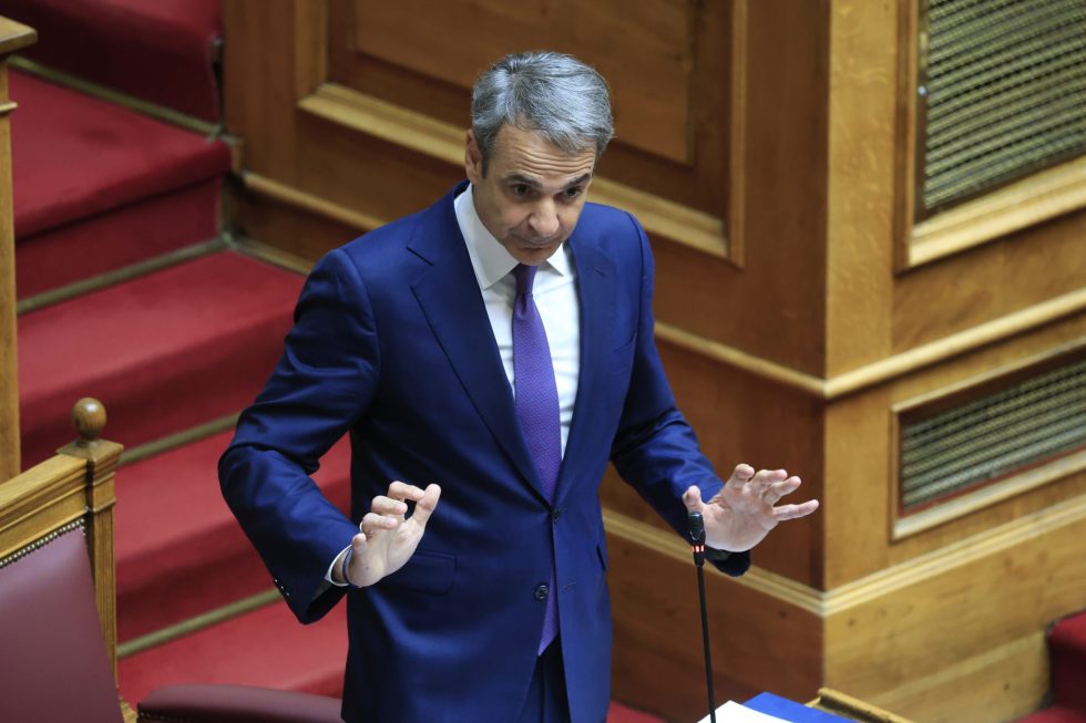 «Πυρ ομαδόν» κατά Μητσοτάκη από την αντιπολίτευση για το Κράτος Δικαίου – «Πρέπει να φύγει ο διαπλεκόμενος πρωθυπουργός»