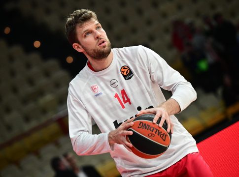 «Κόλαση» το ΣΕΦ στην είσοδο των παικτών: Η γροθιά του Βεζένκοφ προς τον κόσμο! (vid)