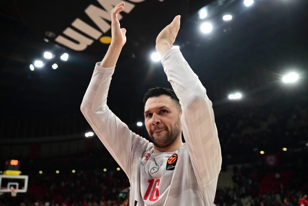 Παπανικολάου: «Δεν μπορώ εγώ να μετρήσω την προσφορά μου σε έναν σύλλογο που μου έχει δώσει τα πάντα από μικρό παιδί»