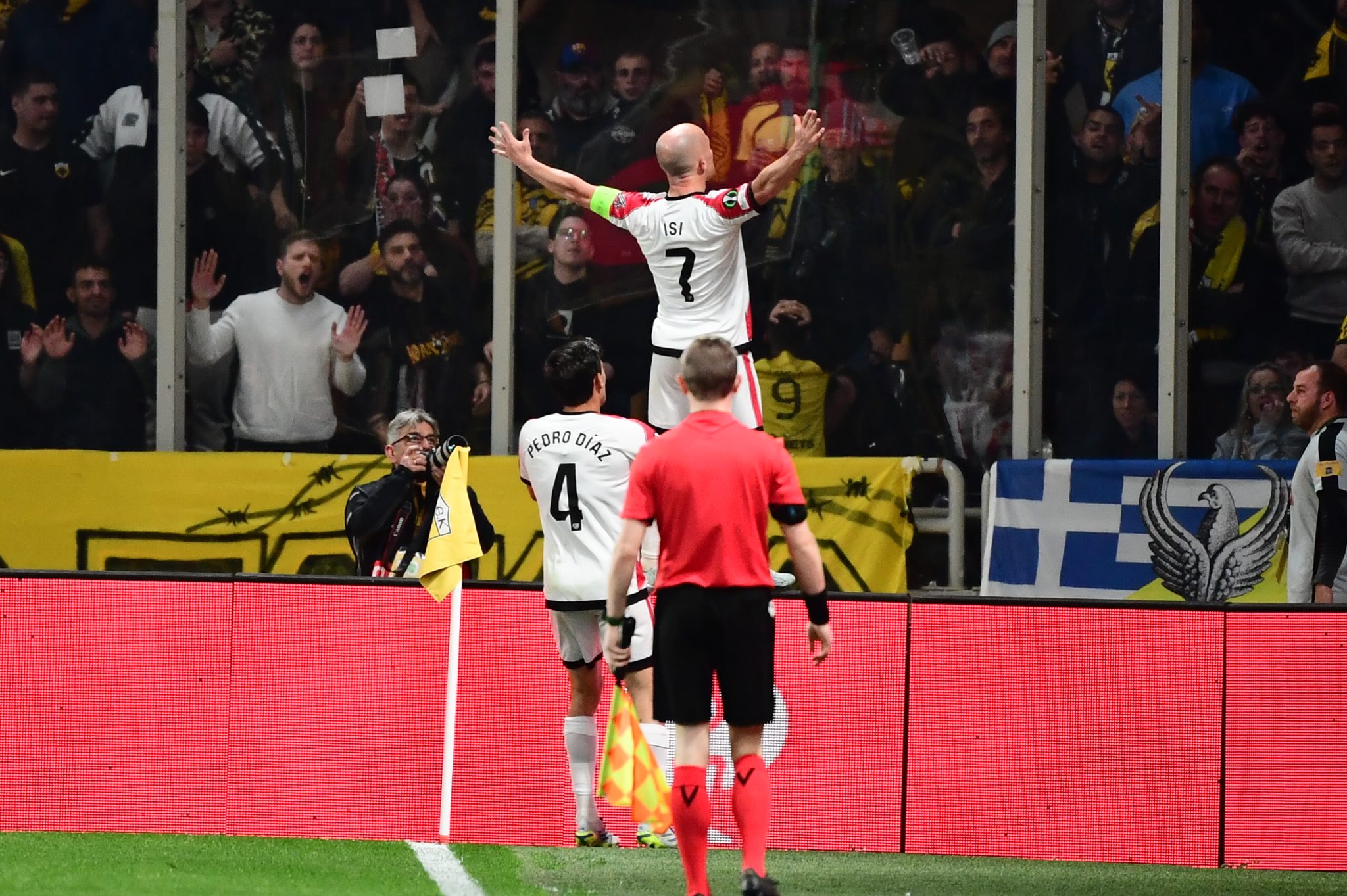 Ματσάρα στη Νέα Φιλαδέλφεια: 3-0 η ΑΕΚ με Ζίνι, μείωσε 3-1 η Ράγιο – Όλα τα γκολ (vids)