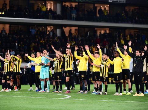 Ο κόσμος της ΑΕΚ αποθέωσε Νίκολιτς και παίκτες ζητώντας το πρωτάθλημα (vids)