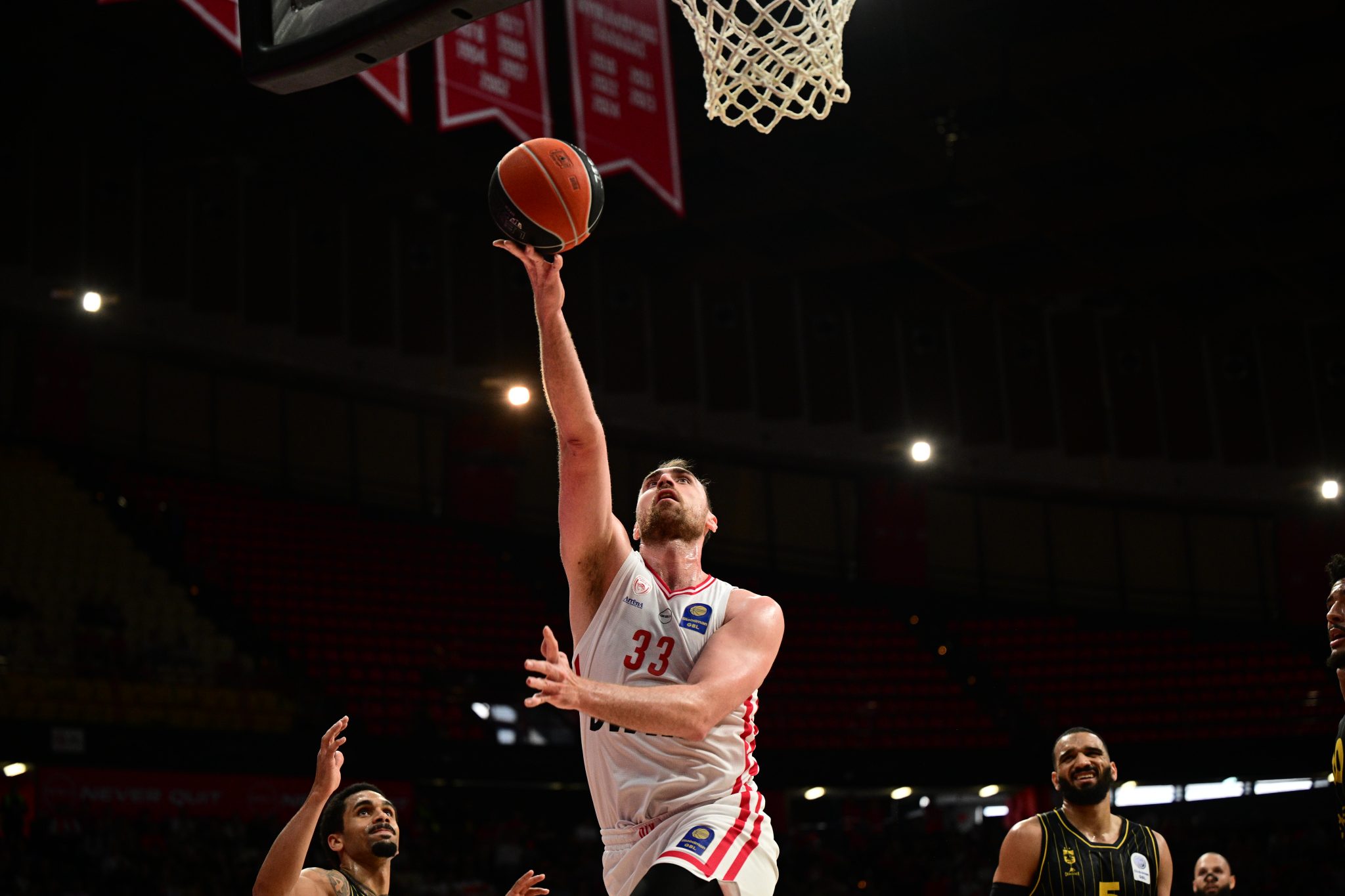 Μιλουτίνοφ: «Το πιο σημαντικό είναι να είμαστε έτοιμοι για τις κρίσιμες αναμετρήσεις της Euroleague»