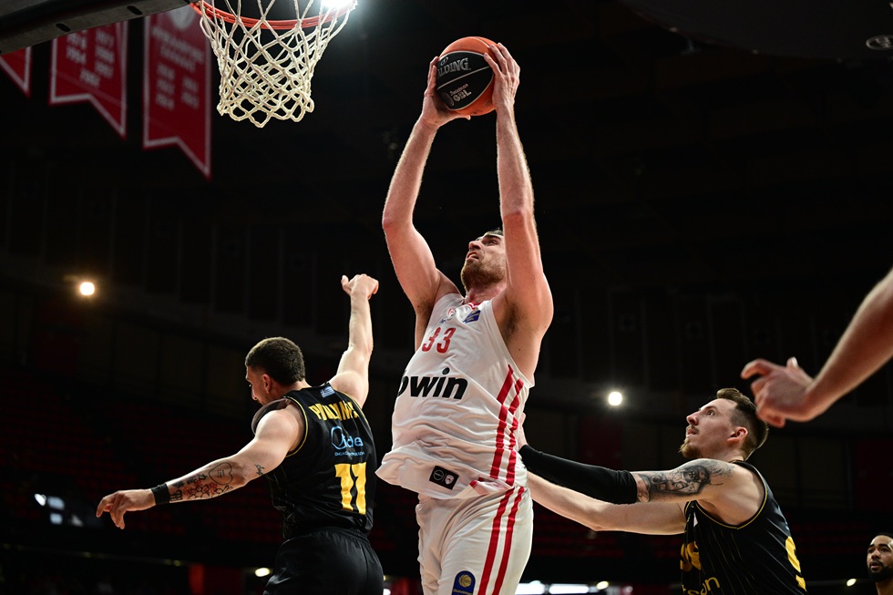 Μοιράστηκαν το βραβείο του MVP της αγωνιστικής Μιλουτίνοφ και Άπλμπι