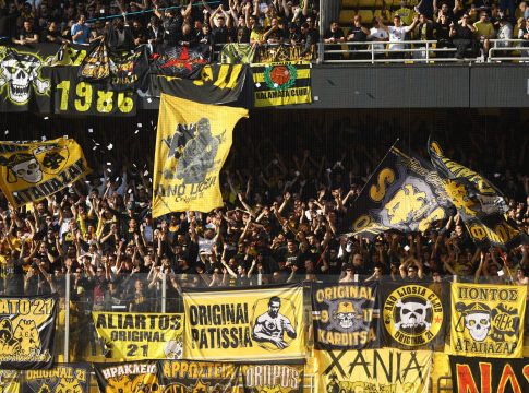 Οκτώ συλλήψεις οπαδών της ΑΕΚ στην «Allwyn Arena» – Κατασχέθηκαν σιδερογροθιά και σουγιάς