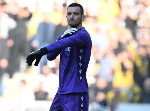 Σταμάτησε με τα πόδια τον Πινέδα ο Τσιφτσής (vid)