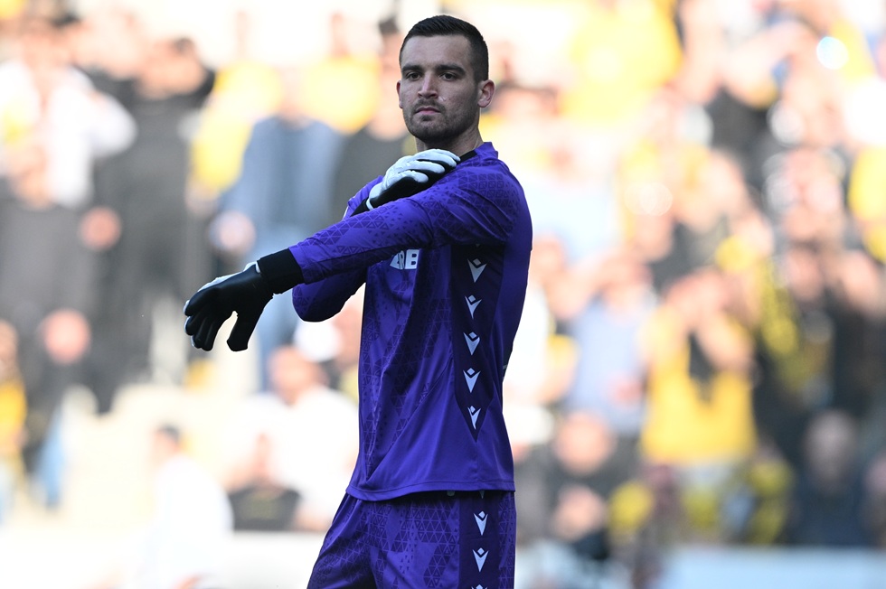 Σταμάτησε με τα πόδια τον Πινέδα ο Τσιφτσής (vid)