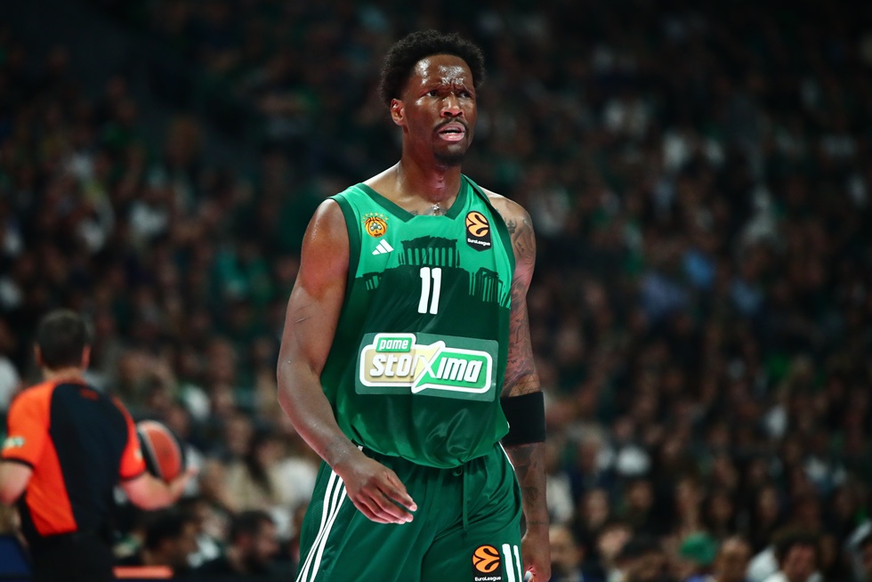 Ο Χέιζ-Ντέιβις «ντύθηκε» αστροναύτης και απάντησε για τα ταξίδια του (pic)