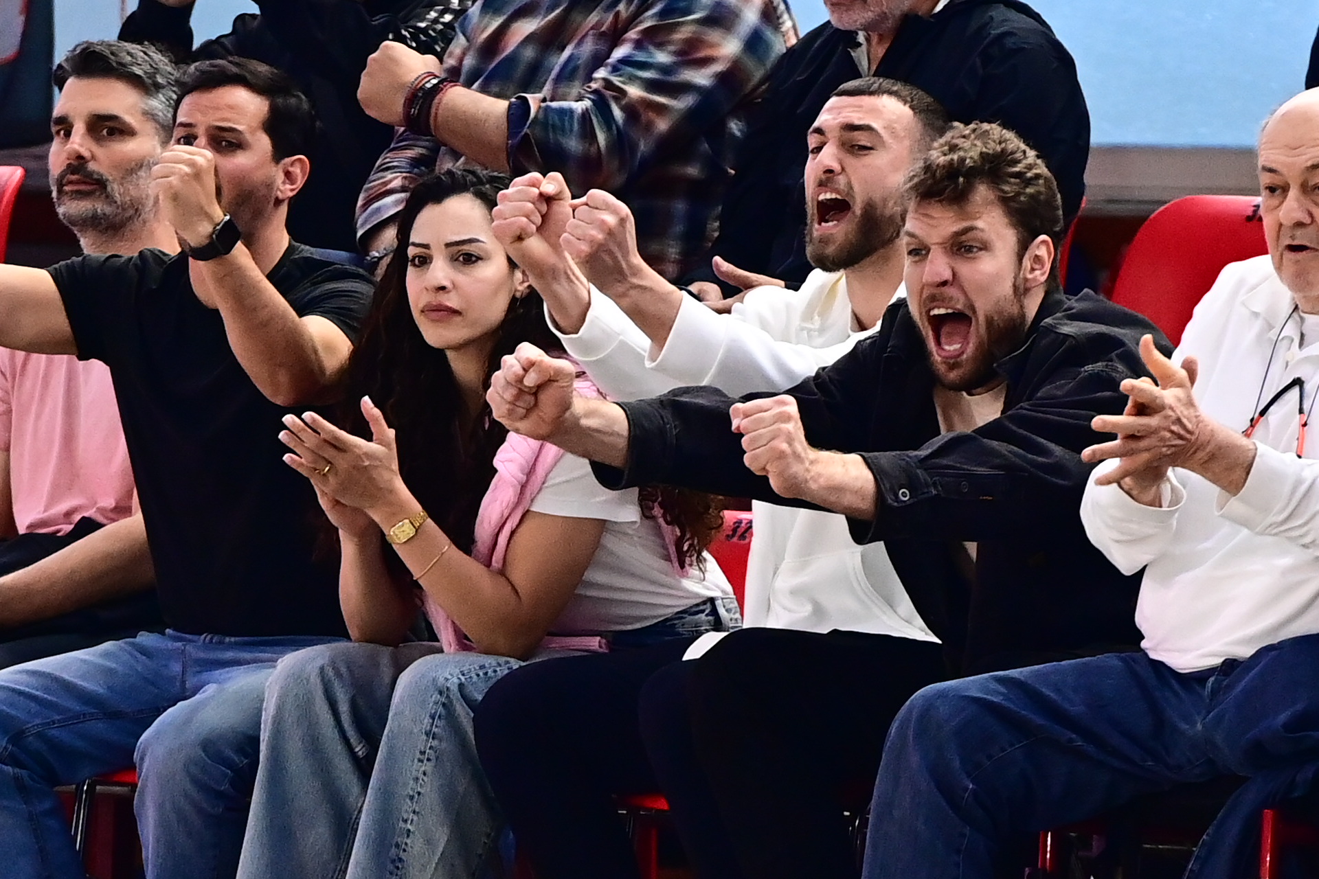 Βεζένκοφ, Νετζήπογλου και Χριστινάκη στον αγώνα του Ολυμπιακού στο Champions League (pics)