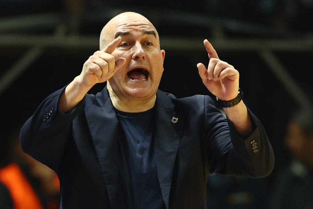 Πονσαρνάου: «Θα βλέπω στον ύπνο μου τον Μπέβερλι – Καταπληκτική ατμόσφαιρα»