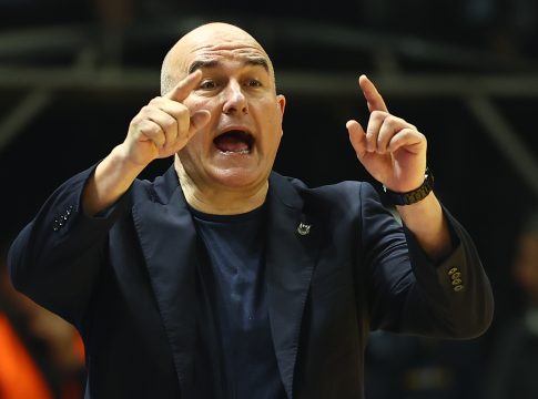 Πονσαρνάου: «Θα βλέπω στον ύπνο μου τον Μπέβερλι – Καταπληκτική ατμόσφαιρα»