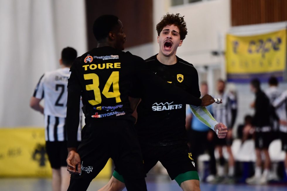 ΑΕΚ – ΠΑΟΚ 27-25: Τον «καθάρισε» και πέρασε στους τελικούς η Ένωση