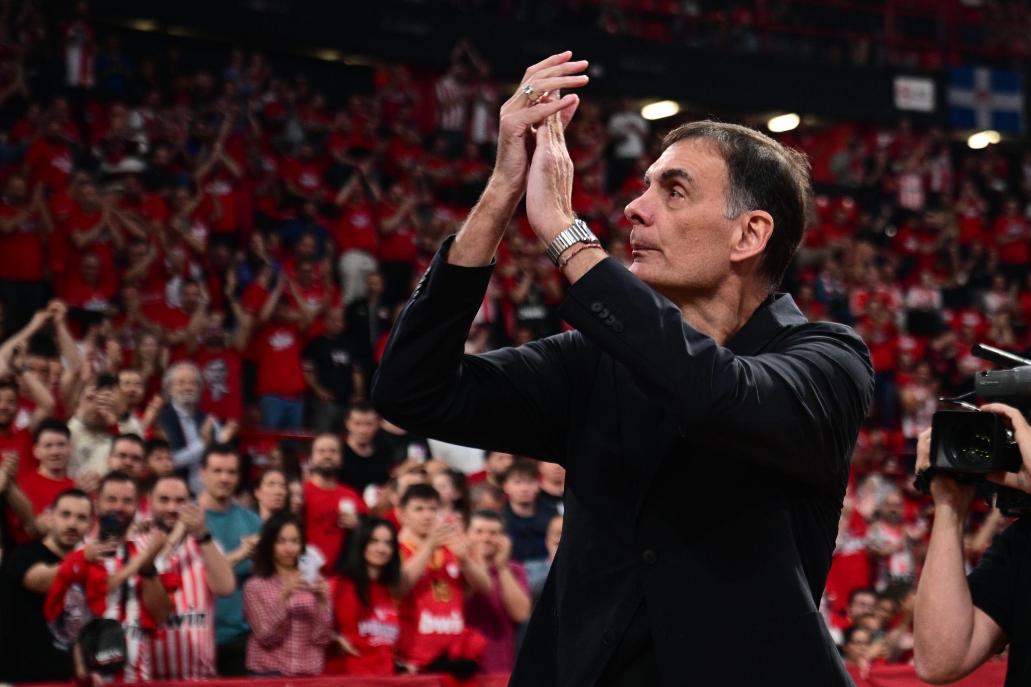 «Έπεσε» το ΣΕΦ στην είσοδο του Γιώργου Μπαρτζώκα (vid)