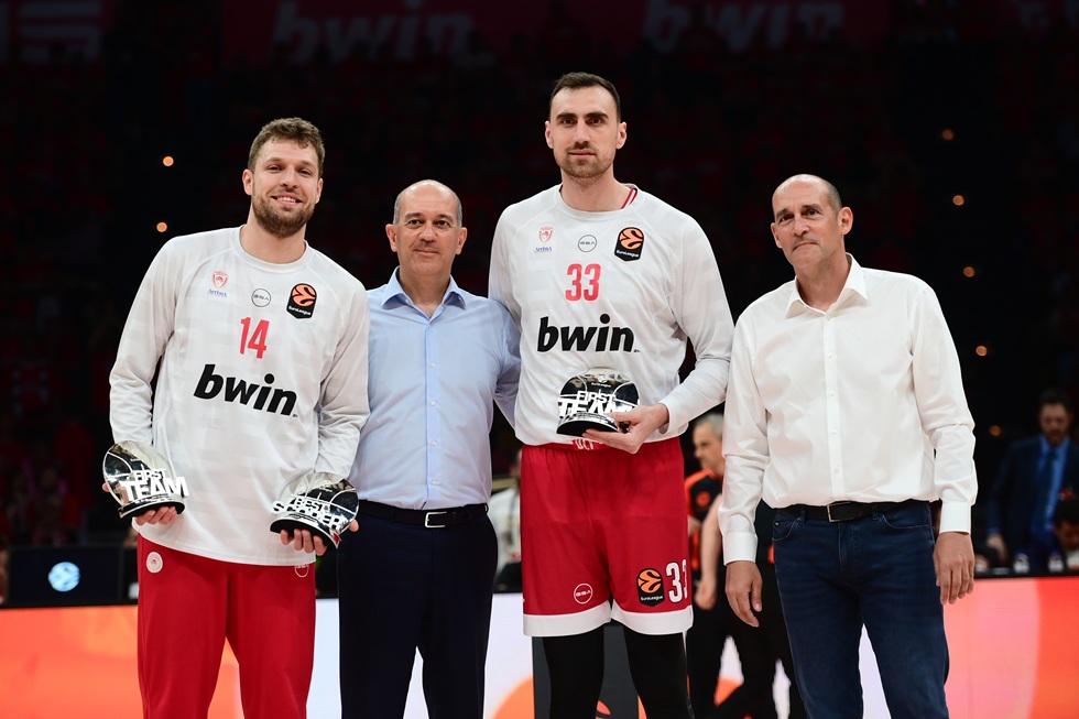 Βράβευσαν Βεζένκοφ και Μιλουτίνοφ οι Αγγελόπουλοι (pic, vid)