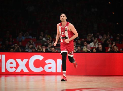 Μιλουτίνοφ: «Ο δρόμος είναι μακρύς – Ευγνώμων που παίζω μπροστά σε αυτό το κοινό»