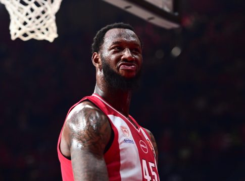 Κυριαρχία του Χολ στο Top 10 των Game 1 των playoffs (vid)