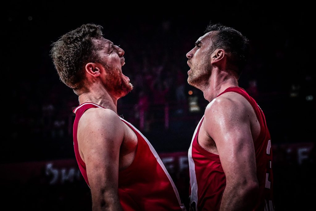 Η παρακάμερα του Ολυμπιακός-Μονακό: Η «καυτή» ατμόσφαιρα στο ΣΕΦ και τα highlights του game 1 (vid)