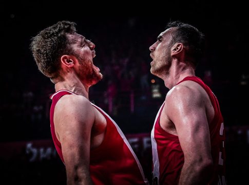 Η παρακάμερα του Ολυμπιακός-Μονακό: Η «καυτή» ατμόσφαιρα στο ΣΕΦ και τα highlights του game 1 (vid)