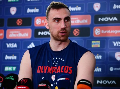 Μιλουτίνοφ: «Είναι τιμή μου να φωνάζει ο κόσμος το όνομά μου»