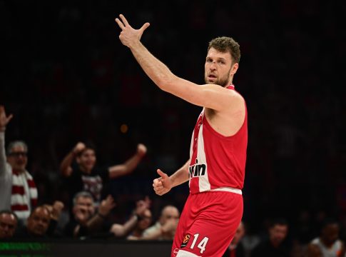 Όργια Βεζένκοφ στο ΣΕΦ: Έβαλε 13 στην πρώτη περίοδο