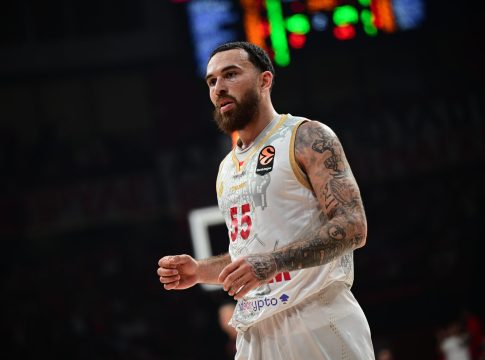 Ο Τζέιμς αποβλήθηκε και «ξέσπασε» προς τον διαιτητή (vid)