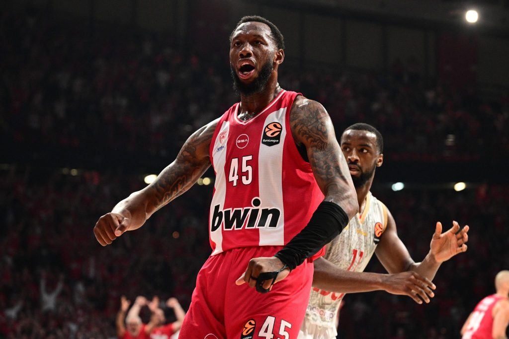 Τρελαίνει κόσμο ο Ολυμπιακός στο ΣΕΦ!