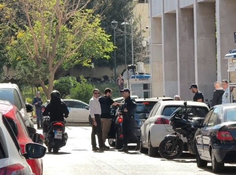 «Θα είμαι σε όλα τα δελτία ειδήσεων» – Όσα είπε ο 89χρονος πιστολέρο στον αστυνομικό που τον συνέλαβε