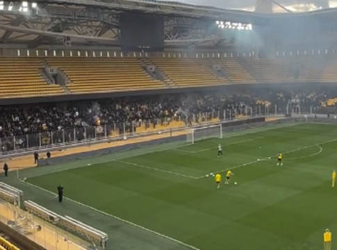 «Ντόπες» από τους οπαδούς της ΑΕΚ στην τελευταία προπόνηση στη Νέα Φιλαδέλφεια πριν τον Ολυμπιακό (pic & vids)