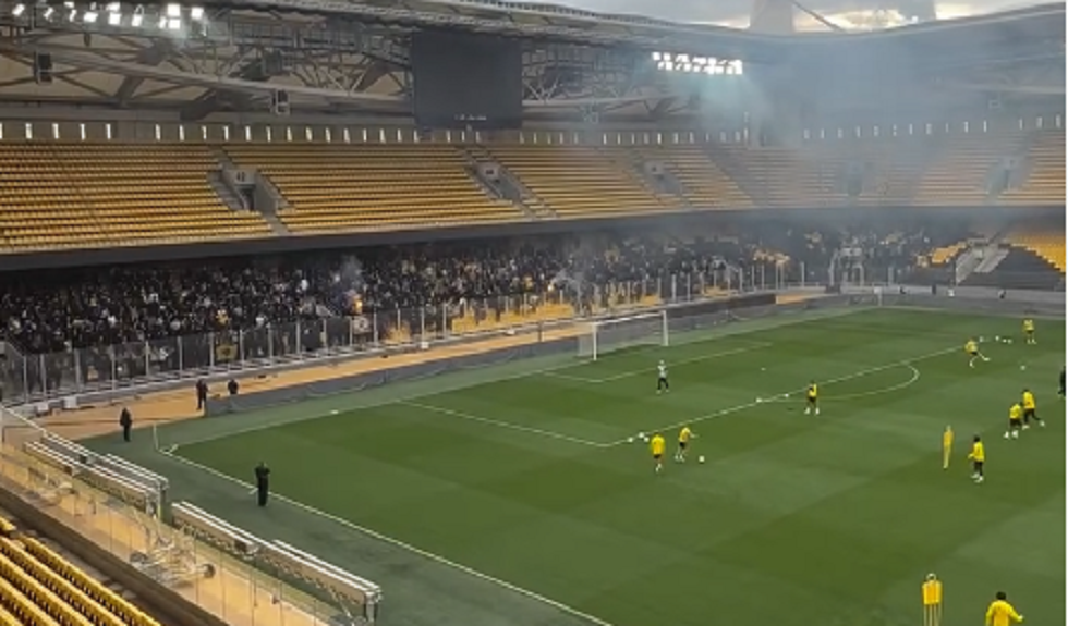 «Ντόπες» από τους οπαδούς της ΑΕΚ στην τελευταία προπόνηση στη Νέα Φιλαδέλφεια πριν τον Ολυμπιακό (pics & vids)