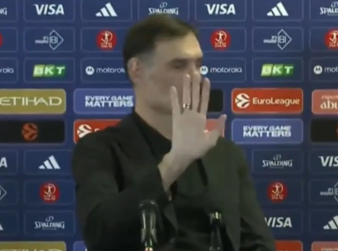 Απίστευτο στιγμιότυπο με τον Μπαρτζώκα στη συνέντευξη Τύπου: «Είναι πάντα έτσι εδώ; Τέλεια» (vid)