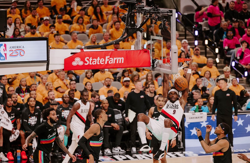 Τομ Ντάντον ο… τσιγκούνης! Ο νέος ιδιοκτήτης των Μπλέιζερς απαγόρευσε ακόμη και τα δωρεάν μπλουζάκια στους φαν!