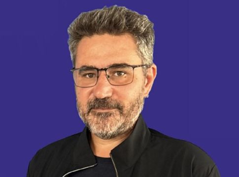 Πέθανε σε ηλικία 48 ετών ο γιος της Θεανώς Φωτίου, Βασίλης Ρίζος