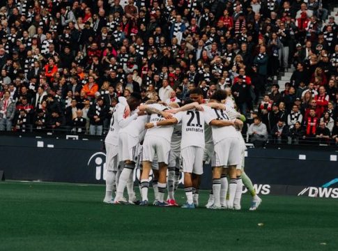 Άιντραχτ Φρανκφούρτης – Κολωνία 2-2: Επέστρεψαν από το 0-2 και πήραν βαθμό τα «κριάρια»