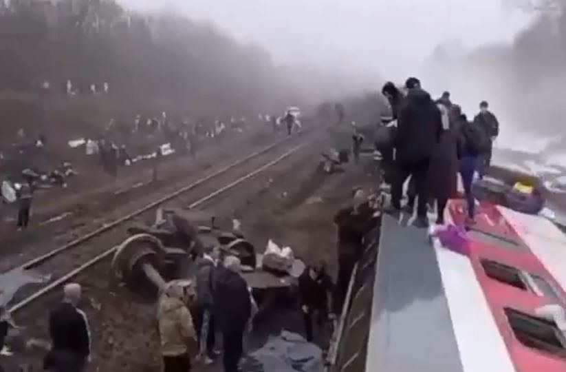 Εκτροχιάστηκε τρένο – Τουλάχιστον 22 άνθρωποι τραυματίστηκαν