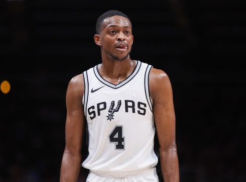 Ο Φοξ «κουβάλησε» τους Σπερς απόντος του Γουεμπανιάμα – Συνεχίζει το σερί των Σπερς