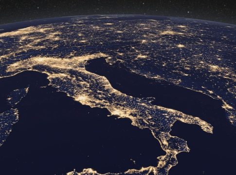 H Γη γίνεται όλο και φωτεινότερη τις νύχτες – Η Ευρώπη όμως σκοτείνιασε