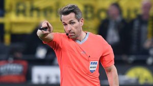 Ο Στίλερ στο Καραϊσκάκη, Πολωνός διαιτητής στην Τούμπα