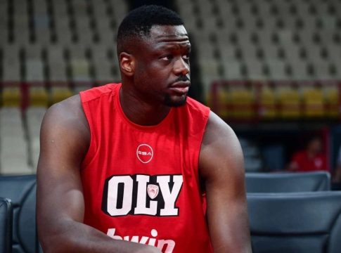 Ολυμπιακός: Η προετοιμασία του Φαλ, ο ενθουσιασμός του κόσμου και η συνομιλία του Φουρνιέ με τον Ερτέλ (vids)