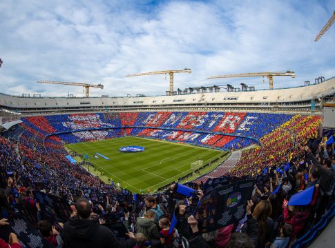 Περισσότεροι από 60.000 οπαδοί της Μπαρτσελόνα στη ρεβάνς του Champions League γυναικών με τη Ρεάλ στο Καμπ Νου (vids)