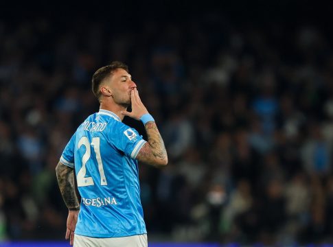 Νάπολι – Μίλαν 1-0: Πήρε το ντέρμπι με Πολιτάνο και προσπέρασε στη βαθμολογία