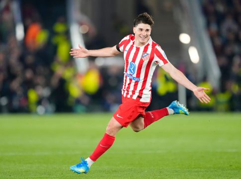 Καταστροφή στο φινάλε του ημιχρόνου για την Μπαρτσελόνα: Αποβλήθηκε ο Κουμπαρσί, 1-0 η Ατλέτικο με φαουλάρα του Άλβαρες (vids)