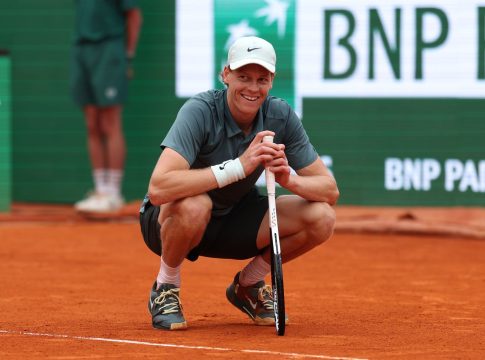 Πρωταθλητής στο Μόντε Κάρλο ο Σίνερ και επιστροφή στην κορυφή του κόσμου (2-0, vid)