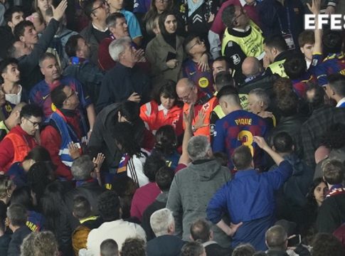 Οπαδός κατέρρευσε στο Καμπ Νου και διεκόπη το ματς της Μπαρτσελόνα με τη Θέλτα – Οι γιατροί κατάφεραν να τον επαναφέρουν μετά από λίγα λεπτά!