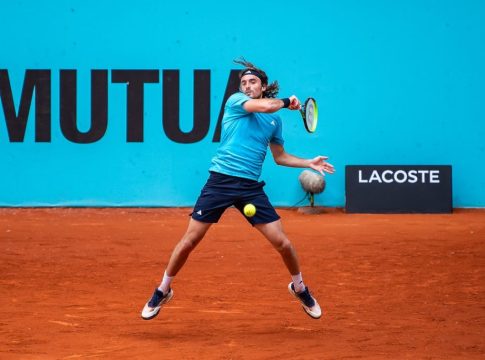 Πρόκριση και στο διπλό για τον Τσιτσιπά (2-0, vid)